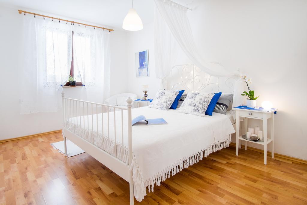 Apartment Katarina Malinska Szoba fotó
